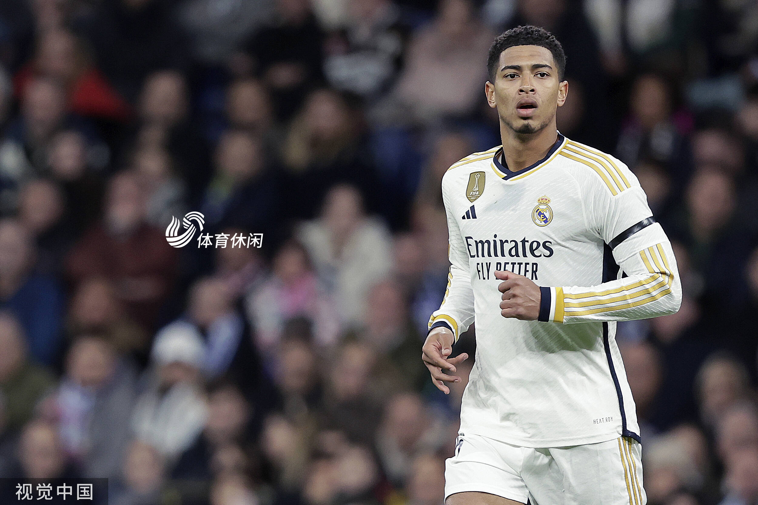 记者：汶马探赛后与海港助教约翰交换队服，两人曾在横滨合作