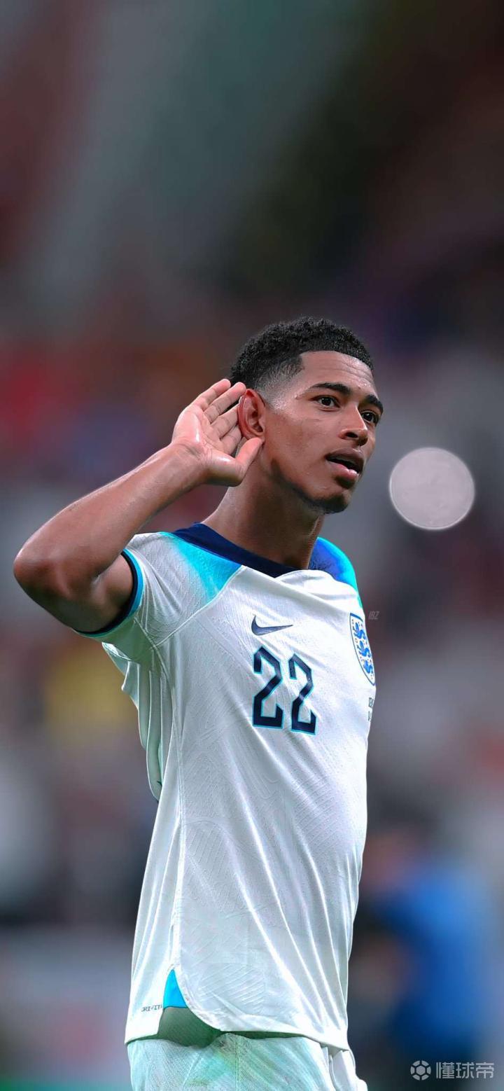 本泽马评选历史最佳阵容：