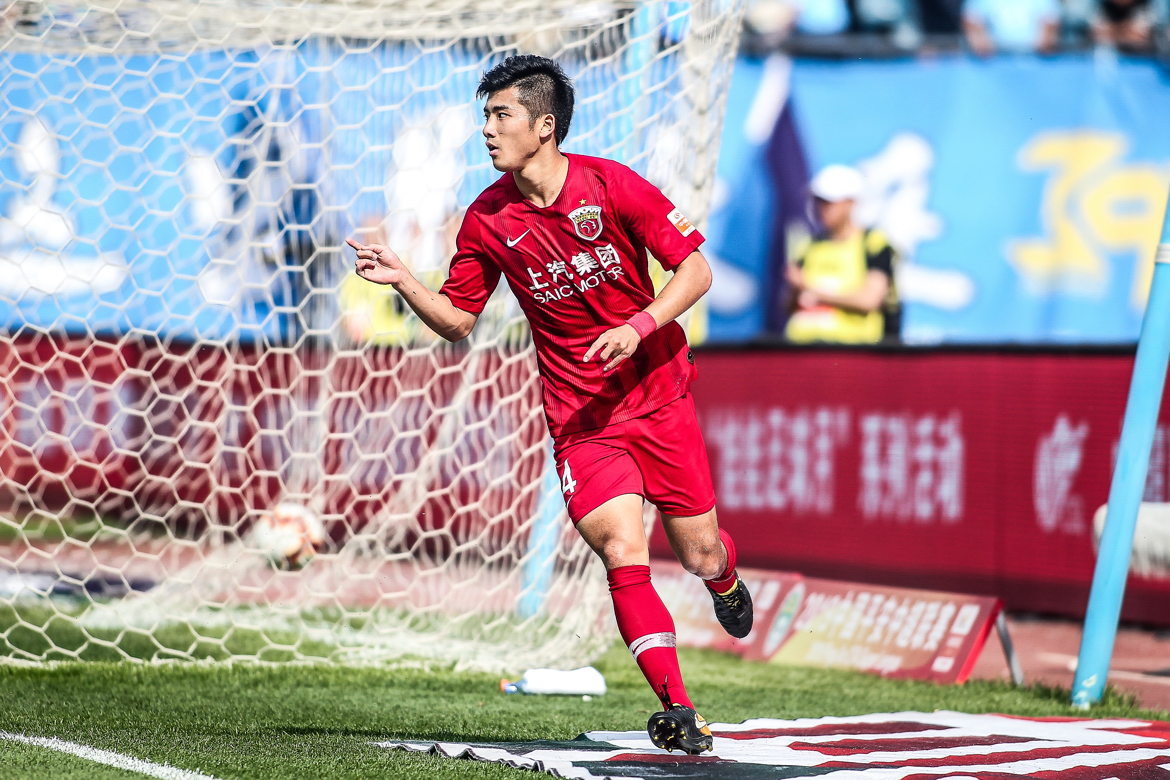 拜仁总监聊卡尔对比梅西：梅西是能想到的最夸张的比较对象！