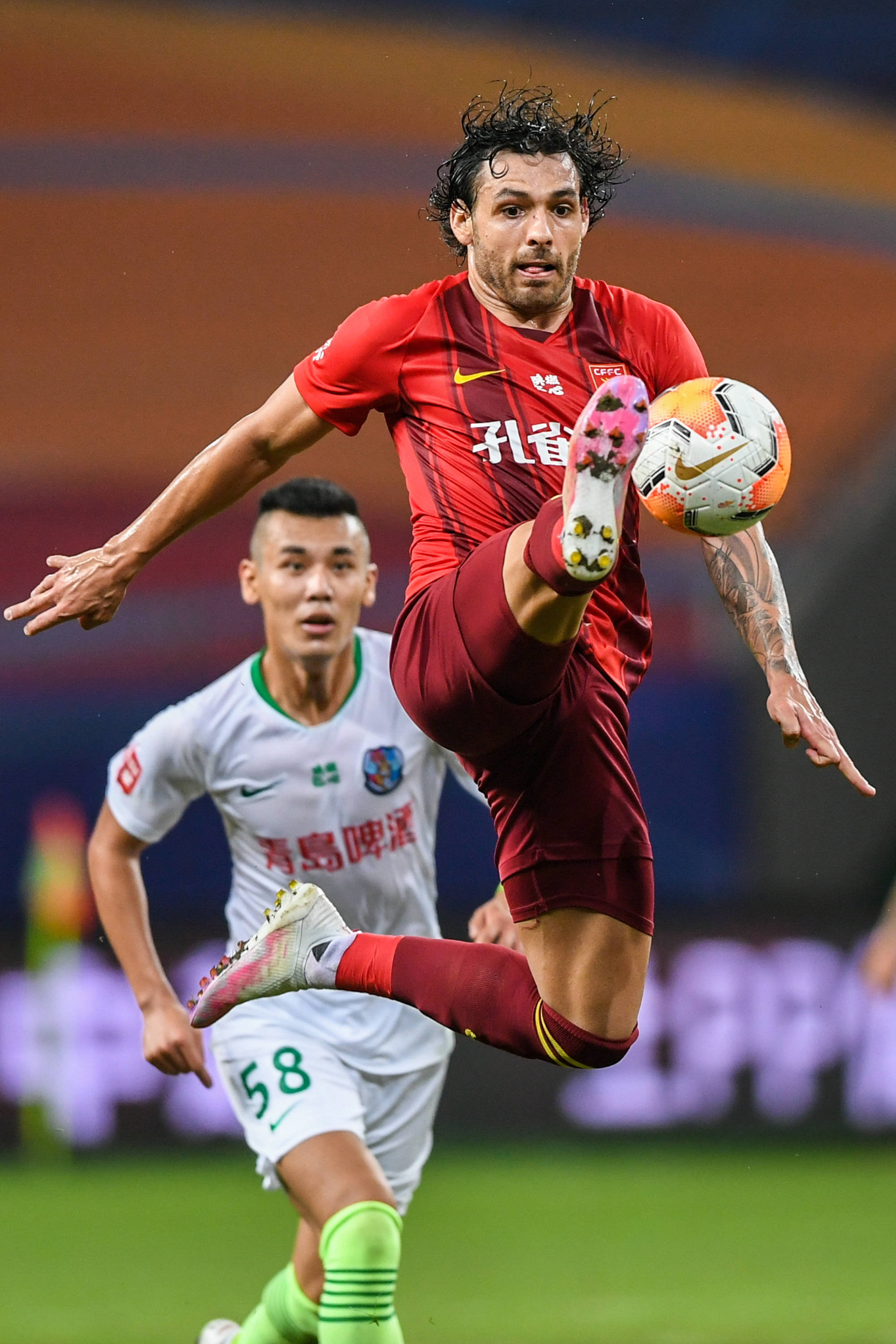 艾顿是湖人队史首位100%命中率0失误且砍两双的首发球员