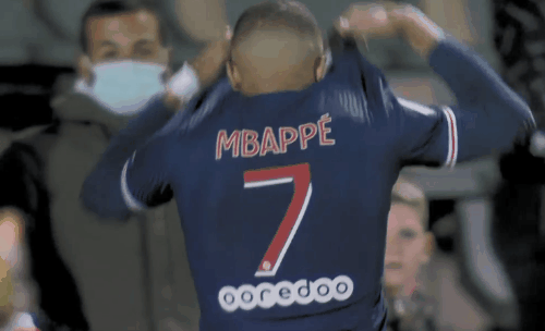 穆勒：卡尔在享受努力提高的过程，同时也在享受比赛的乐趣