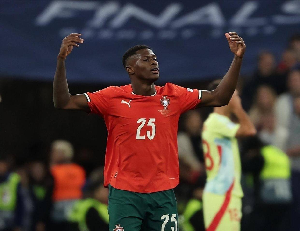 梅西2025年数据：54次出场造74球，随队首夺总冠军