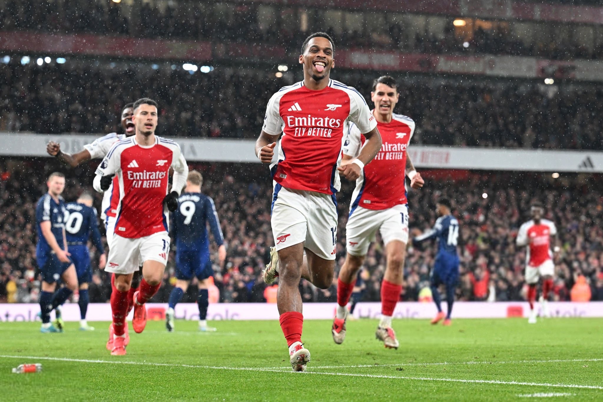 190km发球时速+肩伤隐患！郑钦文退赛是怕输？休养后能更强吗？