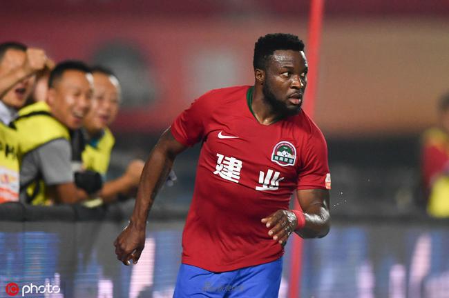 中甲半场：安以恩笑纳对方门将大礼，辽宁铁人暂1-0佛山南狮